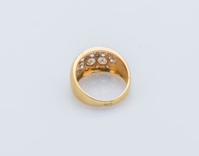 Bague bandeau bombé en or jaune 18 carats...
