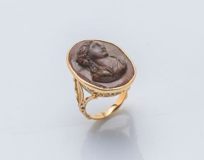 Bague en or jaune 18 carats (750 ‰) ornée...
