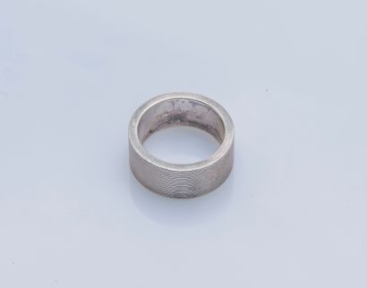 GUCCI
Bague jonc plat en argent (800 ‰) ciselé...