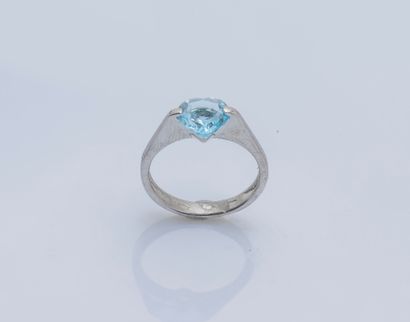 Bague en or gris 18 carats (750 ‰) ornée...