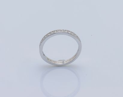 CARTIER
Demi-alliance en platine (950 ‰)...