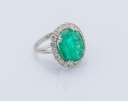 Bague fleur en or gris 18 carats (750 ‰)...