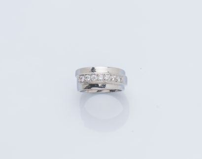 Bague bandeau en or gris 18 carats (750 ‰)...