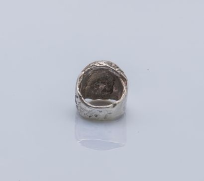 Bague bandeau en argent (800 ‰) ornée d’un...