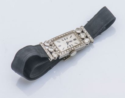 Montre de dame en platine (950 ‰), le boîtier...