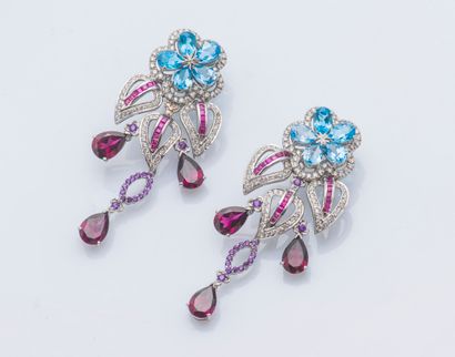 Paire d’importants pendants d’oreilles gerbe...
