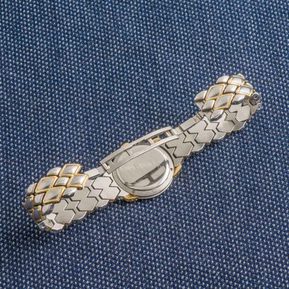 CHAUMET
Bracelet montre de dame modèle Griffe...