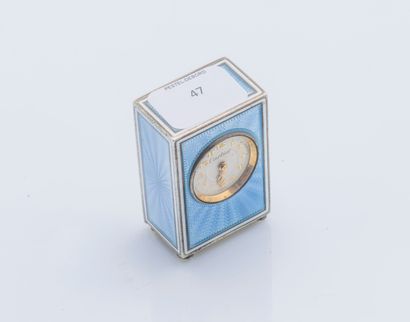CARTIER

Petite pendulette de forme rectangulaire...