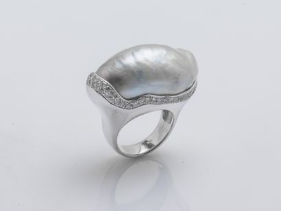 Bague en or gris 14 carats (585 millièmes)...