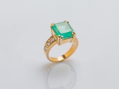 Bague en or jaune 18 carats (750 millièmes)...