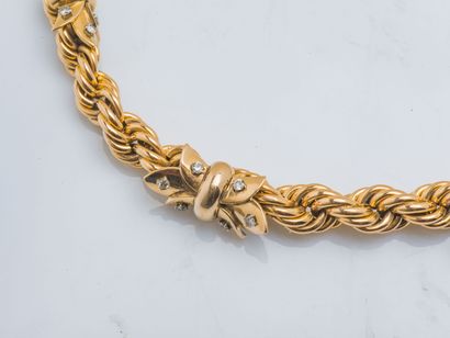 HERMES
Collier ras de cou en or jaune 18...