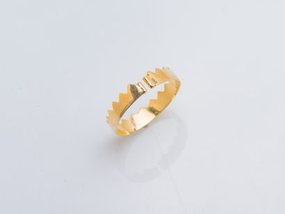 MEDECINE DOUCE
18K (750 thousandths) yellow...