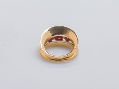 Bague bandeau incurvée en or jaune 14 carats...