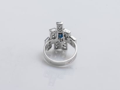 Bague moderniste en or gris 18 carats (750...