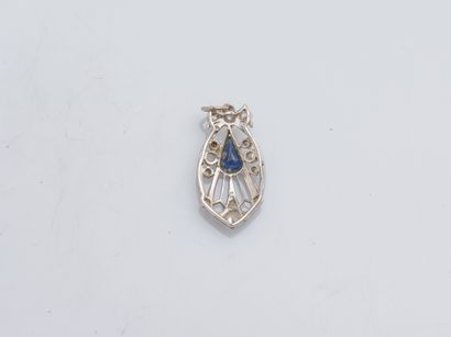 Pendentif palme ajourée en or gris 18 carats...