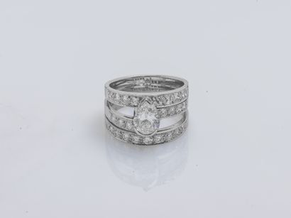 Bague bandeau multi-joncs en or gris 18 carats...