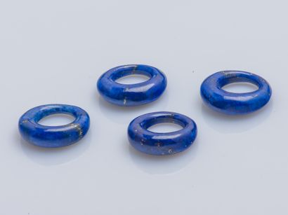 Lot de quatre anneaux en lapis-lazuli de...