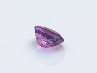 Améthyste ovale de 13,4 carats.
