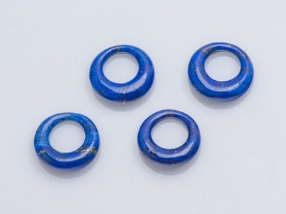 Lot de quatre anneaux en lapis-lazuli de...