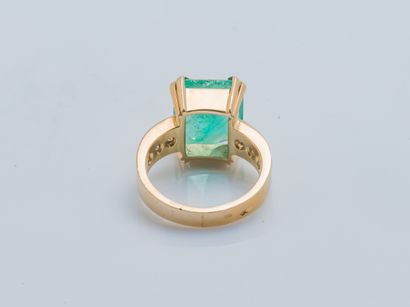 Bague en or jaune 18 carats (750 millièmes)...