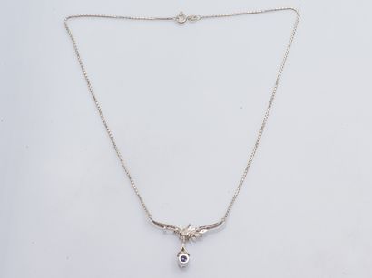Collier en or gris 18 carats (750 millièmes)...