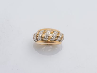 CARTIER Paris
vers 1950
Bague jonc bombé...