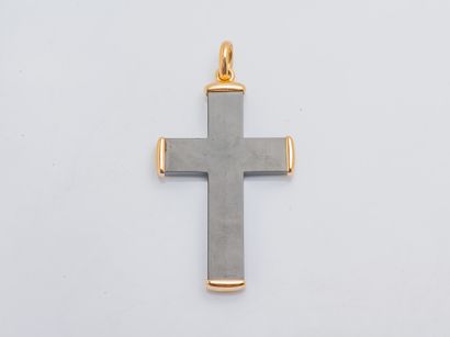 POMELLATO
Pendentif croix de la collection...
