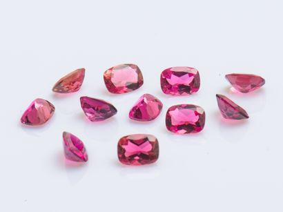 Lot of 11 antique rectangle pink tourmalines,...