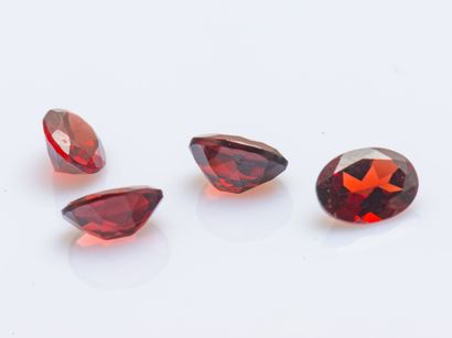 Lot of 4 oval almandine garnets, approx....