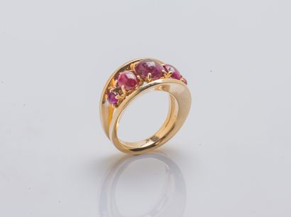 Bague bandeau incurvée en or jaune 14 carats...