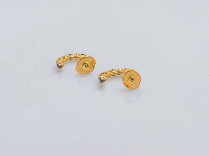 Paire de demi-créoles en or jaune 18 carats...