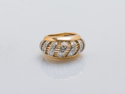CARTIER Paris
vers 1950
Bague jonc bombé...