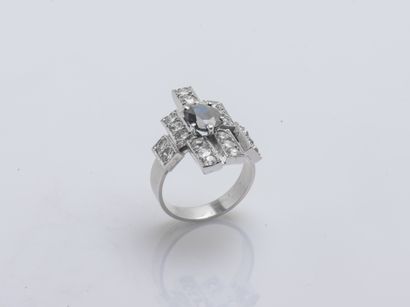 Bague moderniste en or gris 18 carats (750...