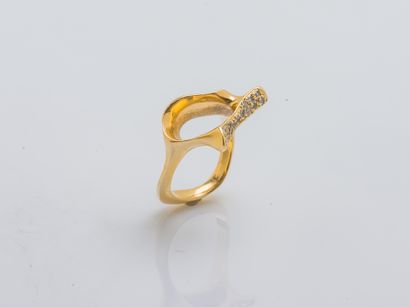 Bague sculpture en or jaune 18 carats (750...
