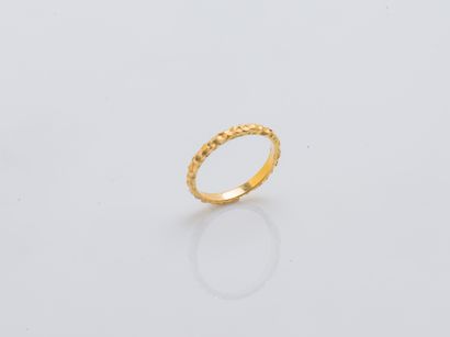 Alliance en or jaune 18 carats (750 millièmes)...