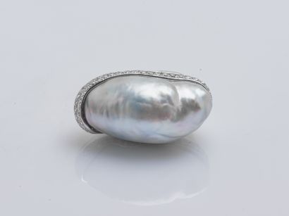 Bague en or gris 14 carats (585 millièmes)...