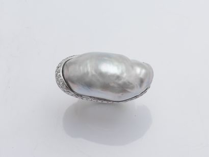 Bague en or gris 14 carats (585 millièmes)...