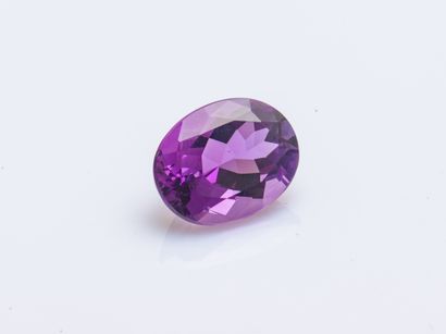 Améthyste ovale de 12,7 carats.