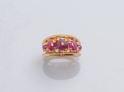 Bague bandeau incurvée en or jaune 14 carats...