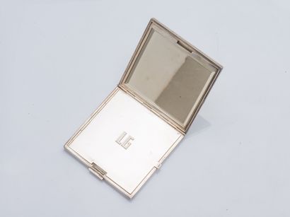 Poudrier de forme carré en argent et vermeil...