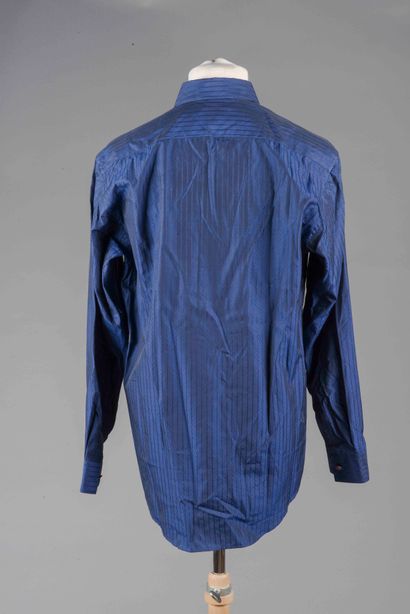 Lot de trois chemises comprenant : 
- ARMANI,...