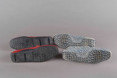 TOD'S 
Deux paires de mocassins de conduite....
