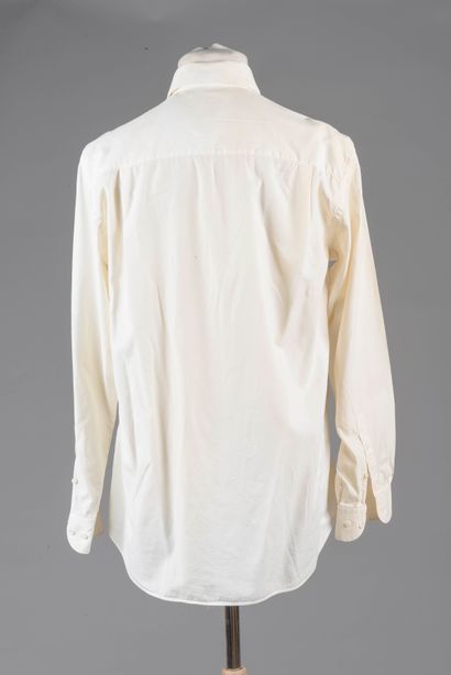 Lot de trois chemises comprenant : 
- ARMANI,...