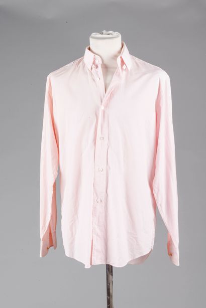 Lot de trois chemises comprenant :
- HERMES,...