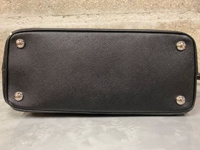 PRADA
Sac à main « Galleria » en cuir saffiano...