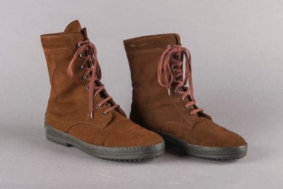 TOD'S 
Chaussures montantes en daim, semelle...