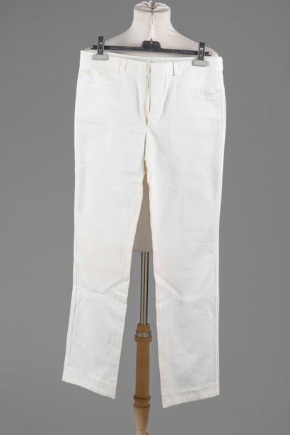 HERMES 
Pantalon blanc en toile de coton
Taille...