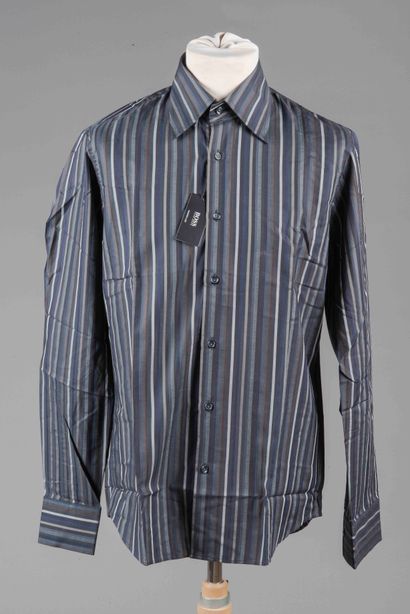 Lot de trois chemises comprenant : 
- ZEGNA,...
