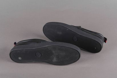 GUCCI 
Paire de slippers en cuir. 
Taille...