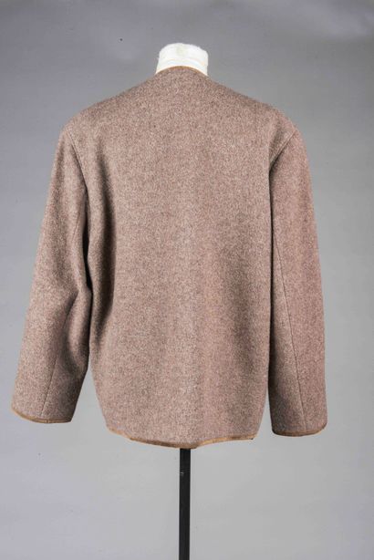 Veste bavaroise en laine de couleur taupe,...